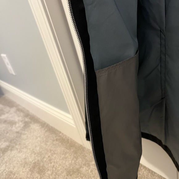 Columbia women’s collared rain jacket with mesh lining size small long sleeves - Picture 9 of 13